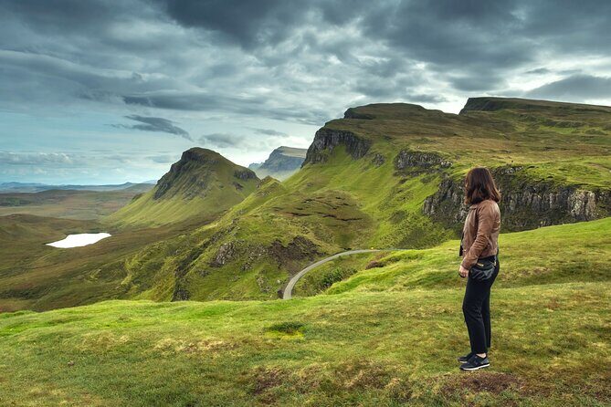 1 Day Isle of Skye and Scottish Highlands Tour - Kilt Rock and Mealt Waterfall: Tartan Rocks by the Sea