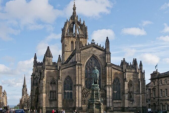 A History of Witchcraft in Edinburgh: A Self-Guided Audio Tour - Bake House Close: narrow street, big theme