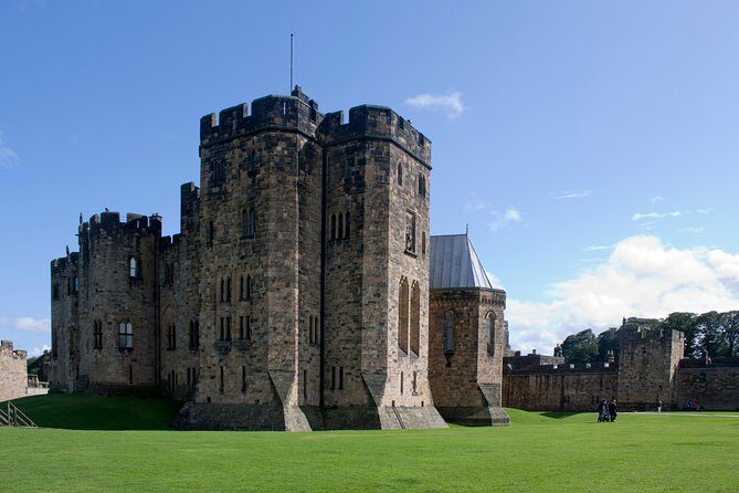 Alnwick Castle, Northumberland and Borders Tour with Admission - The morning start: check-in timing and how not to lose minutes