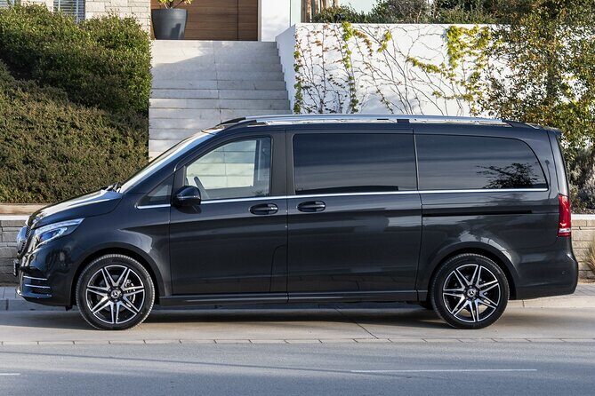 Arrival Transfer: Airport EDI to Edinburgh by Luxury Van - The Real Job Here: Getting You From EDI to Edinburgh Without Stress