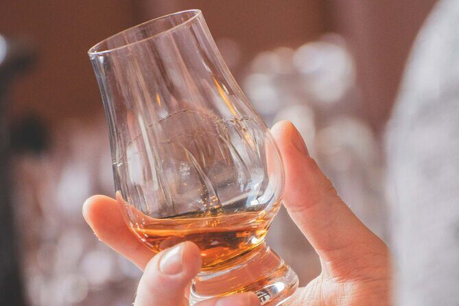 Cellar Of Scotland Walking Tour, taste Edinburgh's finest drinks - Where the tour starts: Guildford Arms and the Saint Andrew Square lead-in