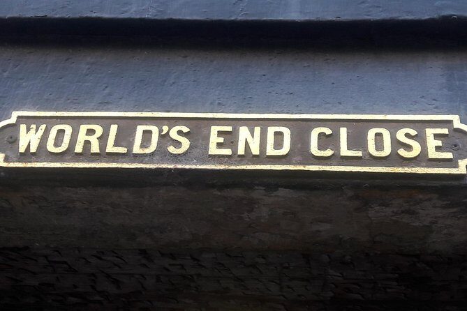 Curious Tales of the Royal Mile - Private Walking Tour - Sliding Into Alleys and Back Courts: Rebellious Pets and Philosopher-Chefs
