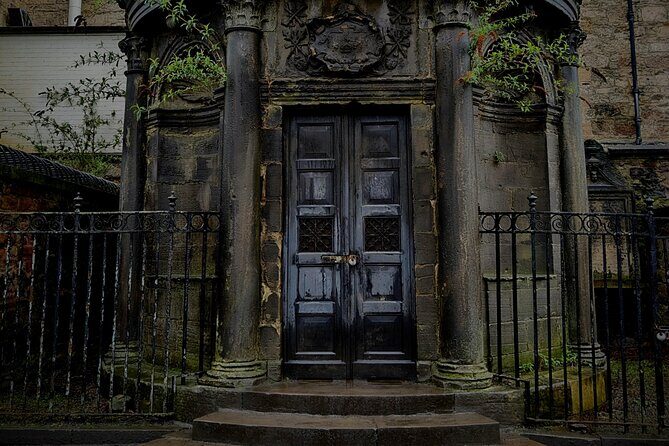 Dark History and Ghost Tour of Edinburgh - St Giles’ Cathedral and the Heart of Midlothian