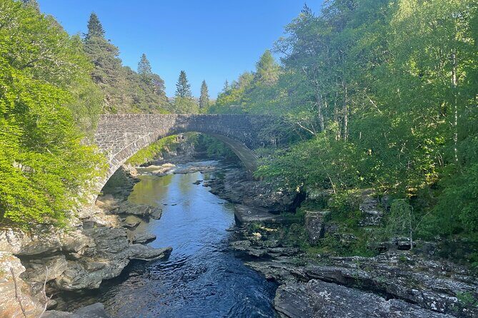 Day tour to Isle of Skye and Fairy Pools from Inverness - Loch Ness and Urquhart: the quick postcard stop