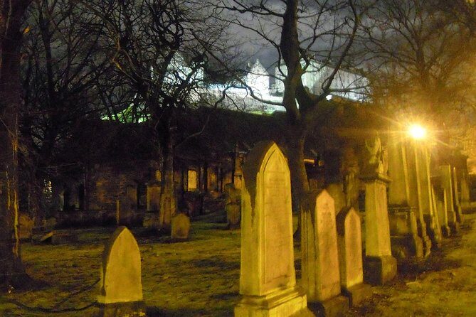Edinburgh 2 Hour Nighttime Ghost Tour Italian Tour Guide - Calton Hill as the ending: why the finish feels right