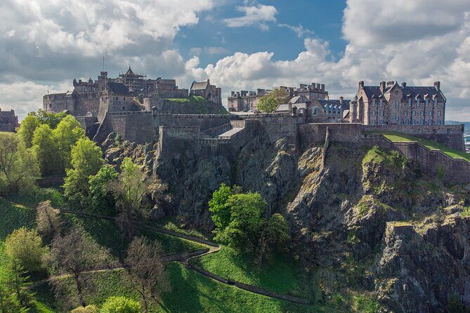 Edinburgh Castle: Guided Walking Tour with Entry Ticket - Your guided Edinburgh Castle entry: what you actually get