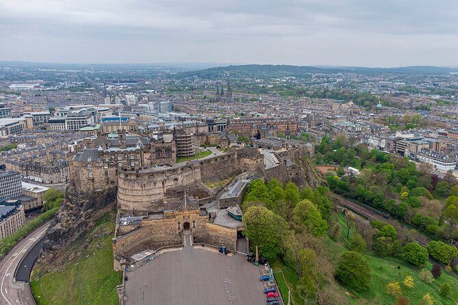 Edinburgh Castle: Guided Walking Tour with Entry Ticket - How the 1.5 hours is paced (and why that matters for photos)