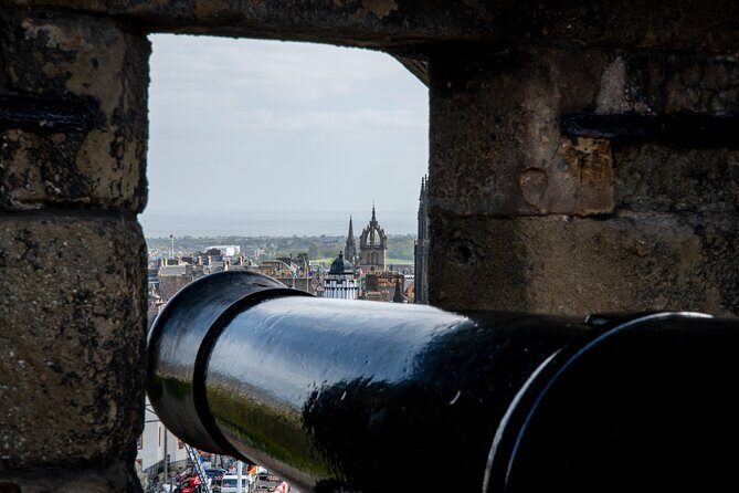 Edinburgh Castle: Guided Walking Tour with Entry Ticket - Royal Palace and Mary Queen of Scots: the story you’ll recognize later