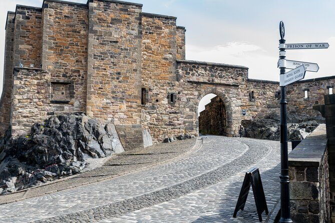 Edinburgh Castle: Guided Walking Tour with Entry Ticket - Ask questions in the right place: guides who shape the whole visit