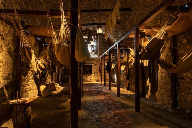 Edinburgh Castle: Guided Walking Tour with Entry Ticket - Outdoor-first touring: what to expect in rain and cold