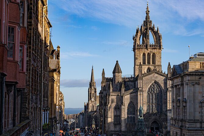 Edinburgh Castle: Guided Walking Tour with Entry Ticket - After the guide: go inside museums, palace rooms, and prisons