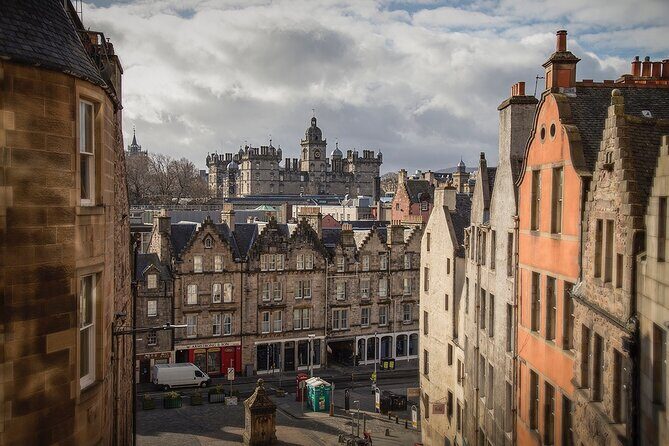 Edinburgh Castle & Royal Mile Walking Tour - Ticket Included - Writers’ Museum area and Makars’ Court: Scotland’s authors on the street