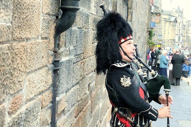 Edinburgh City Walking Tour, Discover Old Town, Royal Mile with a Local Expert! - Logistics that matter once you’re standing on Castlehill