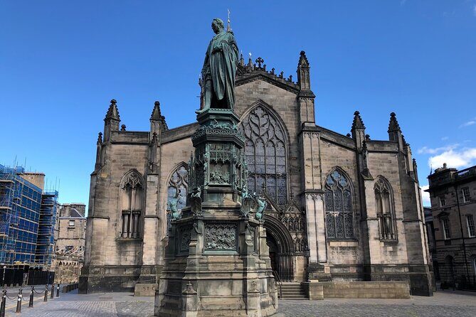 Edinburgh Experience By Car - Castle from the outside: a quick history before you go deeper