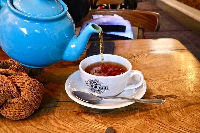 Edinburgh Food Tour with Scotch, Haggis, a Secret Dish & More - Meeting at St Giles and getting your bearings fast