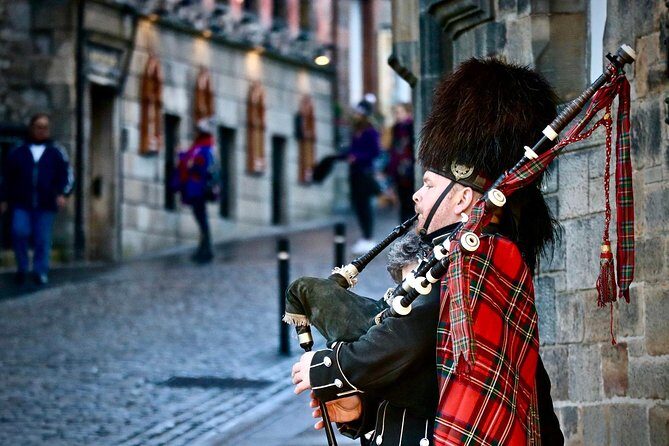 Edinburgh Food Tour with Scotch, Haggis, a Secret Dish & More - Botanic Garden style science stop: plants, conservation, and a break from streets