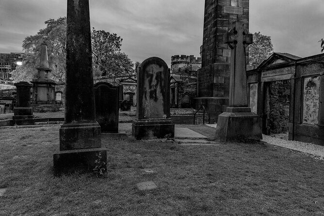 Edinburgh Ghost Tour: Mysteries, Legends and Murders - Burke and Hare and the Corpse-Trade Storyline