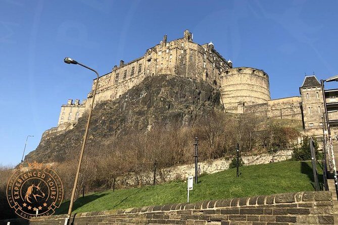 Edinburgh Half Day Guided Private Tour in a Premium Minivan - The Royal Mile and the closes: where you learn to look