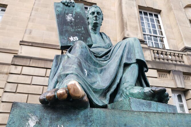 Edinburgh Old Town Private Self-Guided Tour - City Chambers and Mercat Cross: civic power and medieval punishment