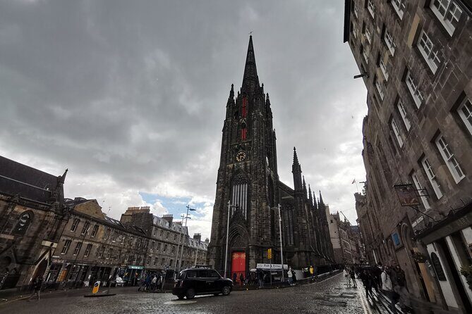 Edinburgh Outlander Self-Guided Private Tour - Starting at Lawnmarket: setting up the route the right way