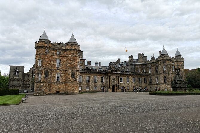 Edinburgh Outlander Self-Guided Private Tour - Timing and pacing: how to avoid the main friction point