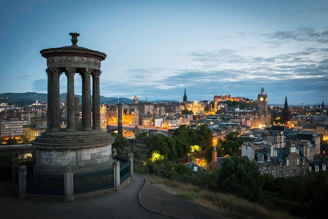 Edinburgh Photography Masterclass - Private Photography Lesson - Stop at the intersection of landmarks and motion