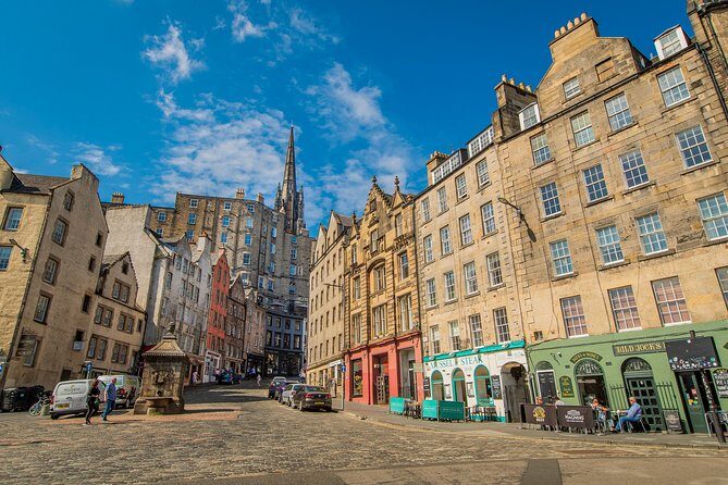 Edinburgh Photography Masterclass - Private Photography Lesson - Weather happens in Edinburgh: how the tour handles rain and fog