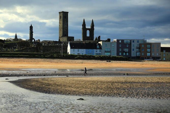 Edinburgh to St Andrews private driving tour - St Andrews Links and the Old Course: First Tee to the Swilcan Bridge