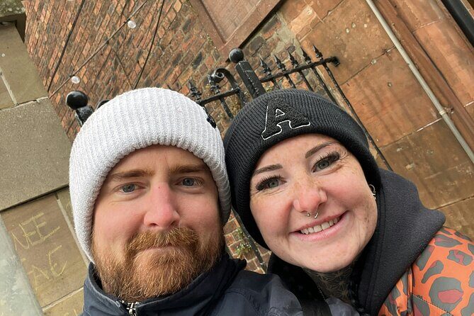 Escape Burns' Hame Toun: Outdoor Puzzle Game in Ayr - Start Smart at Burns Statue Square (Your Clue Kickoff)