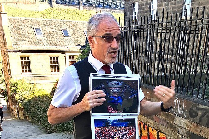Essential Walking Tour of Edinburgh's Old Town - John Knox House Museum: the common myth you should know