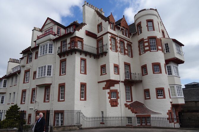 Essential Walking Tour of Edinburgh's Old Town - Museum of Edinburgh: free entry, old buildings, quick wins