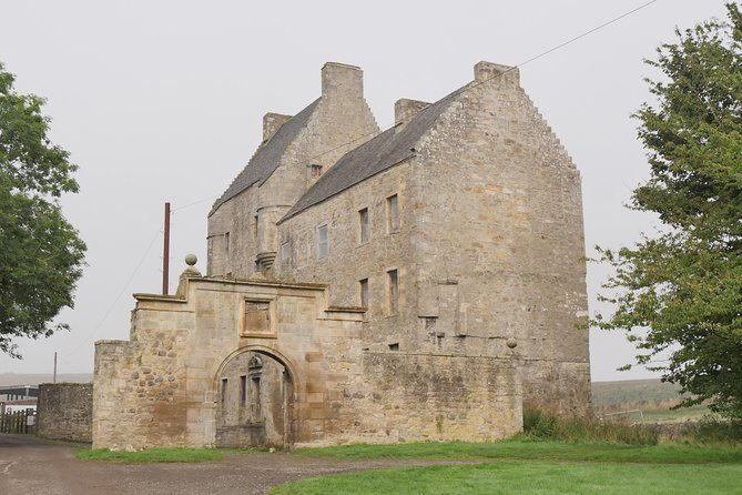 Five Outlander locations , Outlander film locations tour - Key Outlander Stops You’ll Drive Between