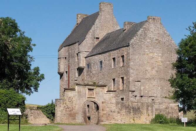 Five Outlander locations , Outlander film locations tour - Stop 1: Midhope Castle (Lallybroch, Broch Tuarach)