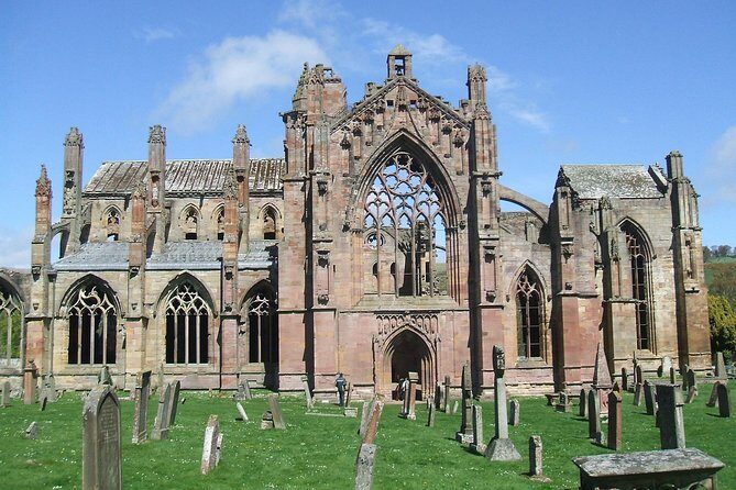 From Edinburgh: 1-day Outlander Tour - attractions included - Melrose Abbey ruins: where the Borders get personal