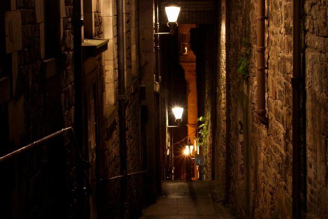 Ghosts, Mysteries, and Witches Tour - A 6:00 pm Walk Through Edinburgh’s Courts, Cemeteries, and Fear