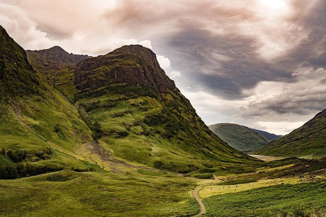 Glasgow: Eilean Donan, Loch Ness & Glenfinnan - 2 Day Tour - Overnight in Fort William: why sleeping north changes everything