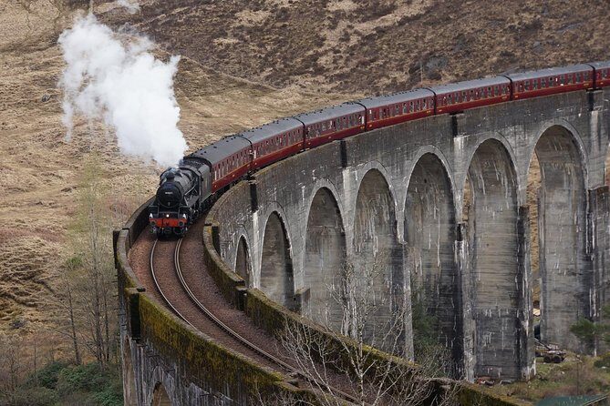 Glasgow: Eilean Donan, Loch Ness & Glenfinnan - 2 Day Tour - Commando Monument: quick, meaningful, and close to the mountains