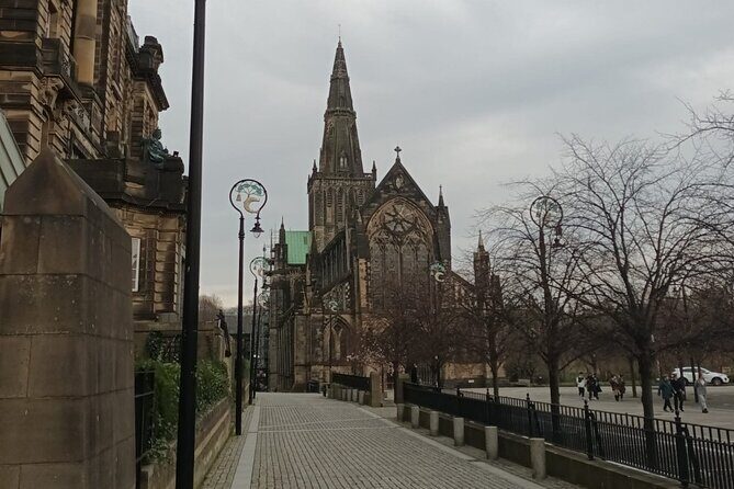 Glasgow Private Self-Guided Tour - Glasgow Necropolis: A graveyard you can actually enjoy walking through