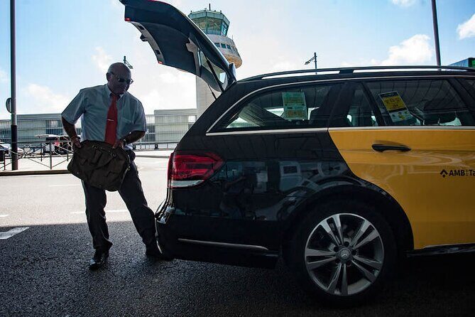 Glasgow Private Transfer from Glasgow Airport to City centre - Meet-and-greet in Glasgow Airport’s arrivals hall (and how to find your driver)