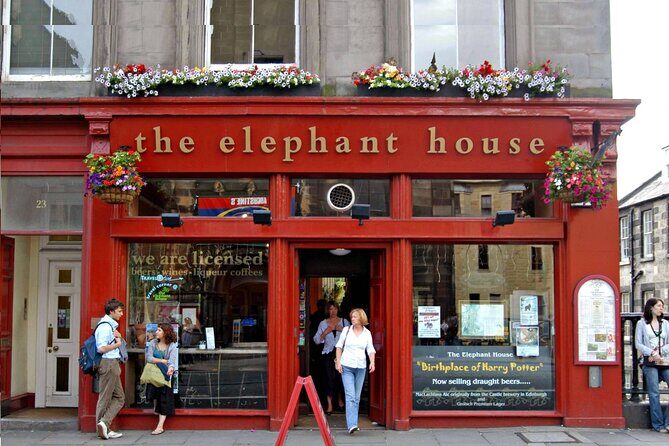 Harry Potter Private Tour in Edinburgh - Meeting at William Chambers Monument and finding your pace