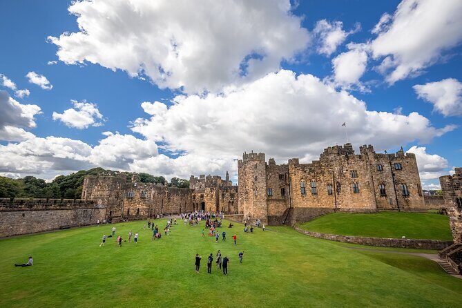 Harry Potter's Alnwick Castle and Scottish Borders Day Trip - Timing: The Pacing Trade-Off Between Bamburgh and Alnwick