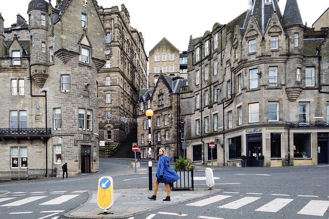 Highlights from Edinburgh’s Old Town: A Self-Guided Audio Tour - Where the walk begins: Royal Scottish Academy to the Scottish Parliament