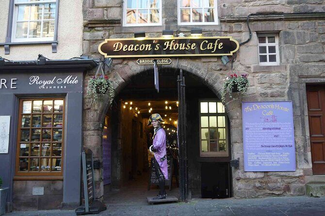 Highlights from the Royal Mile: A Self-Guided Audio Tour - 1600s punishments and the Paisley Close disaster