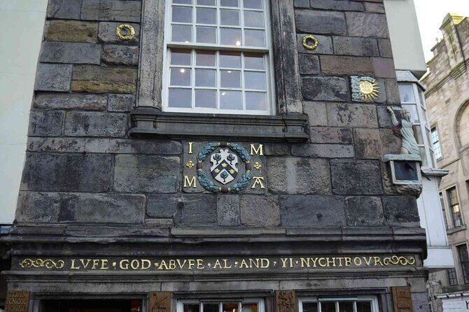 Highlights from the Royal Mile: A Self-Guided Audio Tour - John Knox and Mary Queen of Scots: mixing street life with big turning points