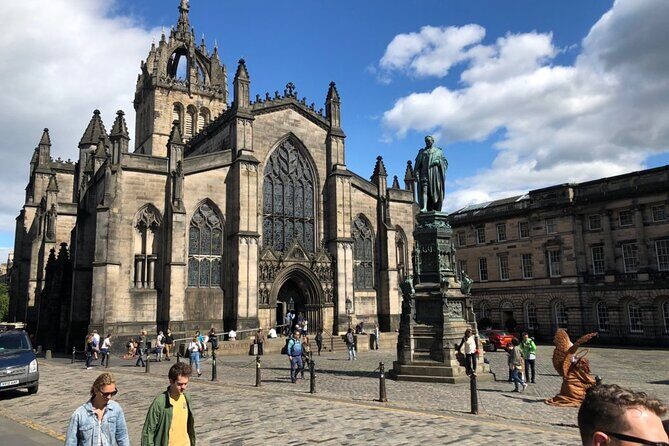 Historic Edinburgh and Rosslyn Chapel Full-Day Private Tour in a Premium Minivan - Old Town closes and the medieval feel you can actually walk into