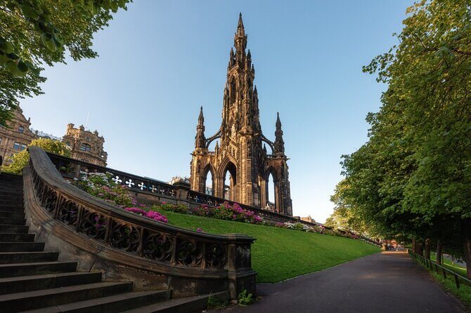 Historic Edinburgh and Rosslyn Chapel Full-Day Private Tour in a Premium Minivan - The Royal Mile drive to Holyroodhouse (and why it matters)