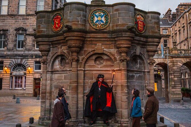 Immersive Old Town Ghost Walking Tour in Edinburgh - Who leads the stories (and why the guide matters)