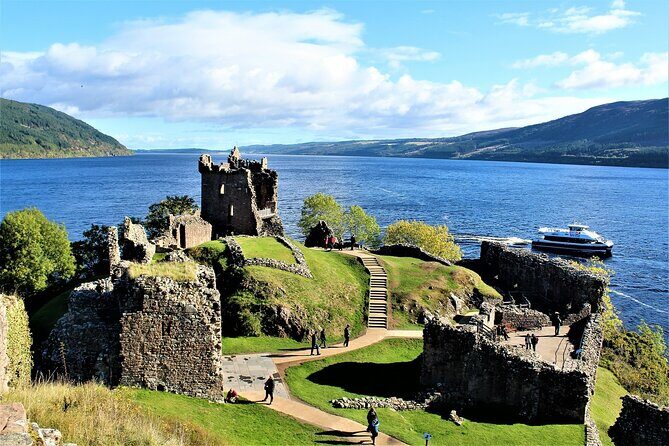 Invergordon Shore Excursion Highland Bucket List Tour - Urquhart Castle: Tower Views, a Prison Cell Story, and the Trebuchet Replica