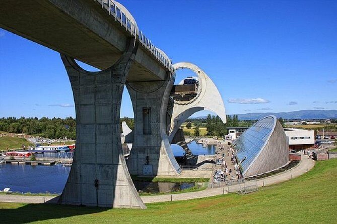 Kelpies and Falkirk Wheel Private Tour for 1 - 4 people from Greater Glasgow - Your day starts with pickup and a relaxed Glasgow-to-canals route