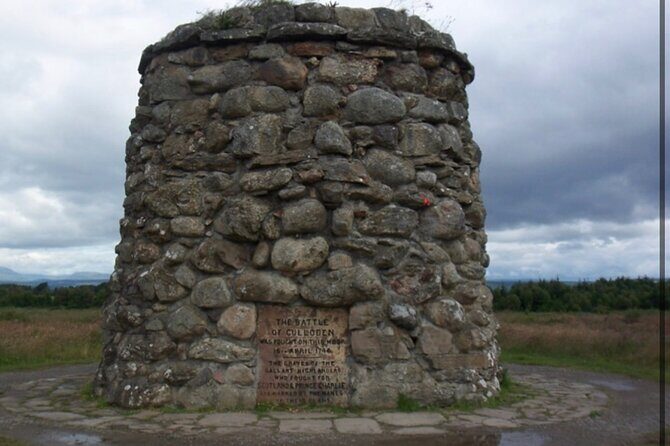Loch Ness, Culloden, Clava and whisky/gin tour from Inverness. - Stop 6: Inverness History, River and Canal Lore, and One Smart Custom Option